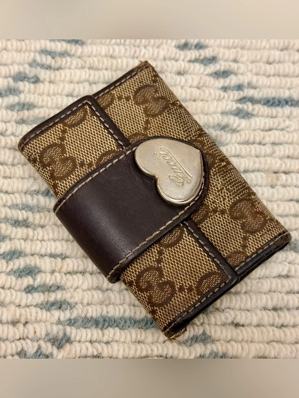 GUCCI Vintage Y2K Iconic Brown GG Monogram Canvas Leather Heart Key Case - Picture 6 of 16